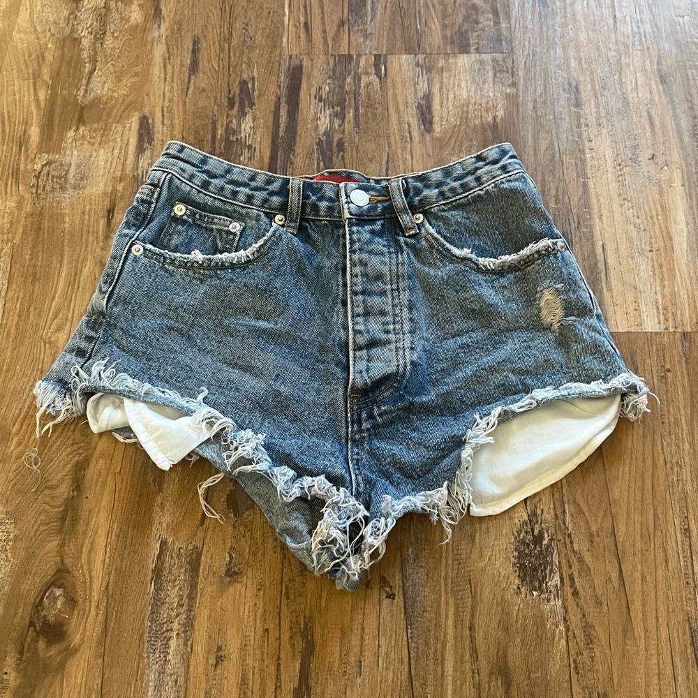 signature 8 distressed jean shorts